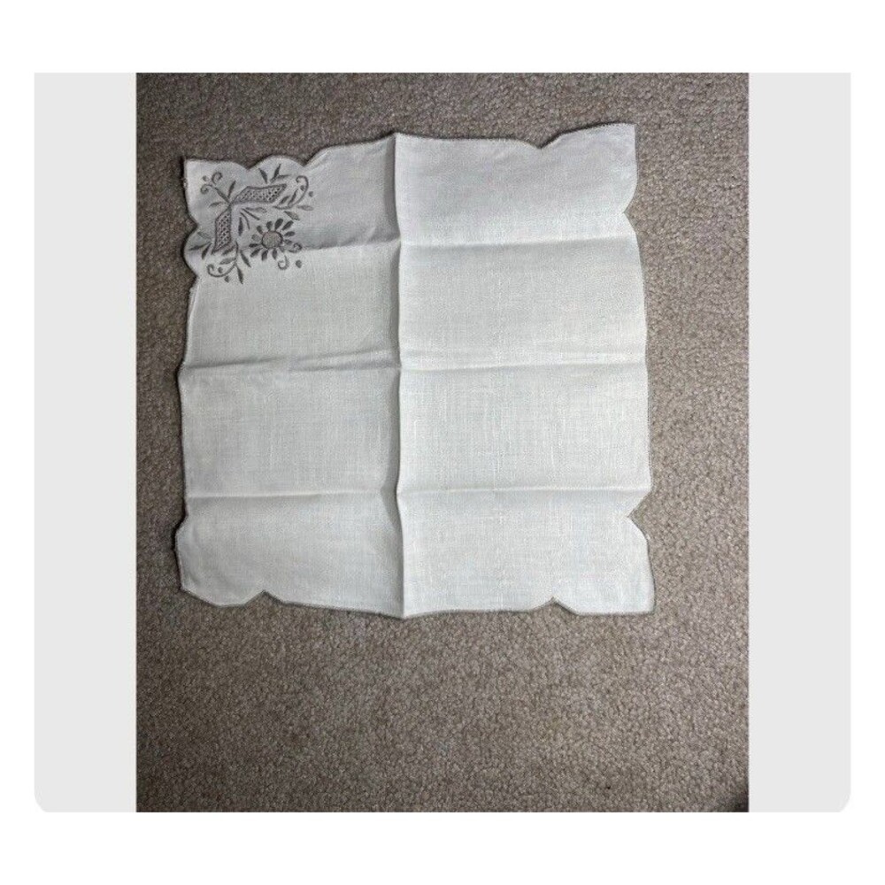 Set of 6 Vintage White Linen Napkins Hand Embroidered Scalloped Edge Whitework